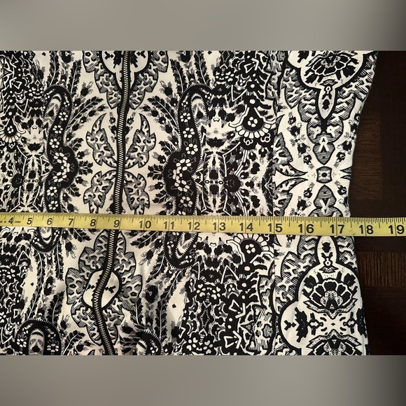 Maggy London Black, White, Purple Ombré A-line Midi Dress Halter Neckline (878) - Picture 16 of 17